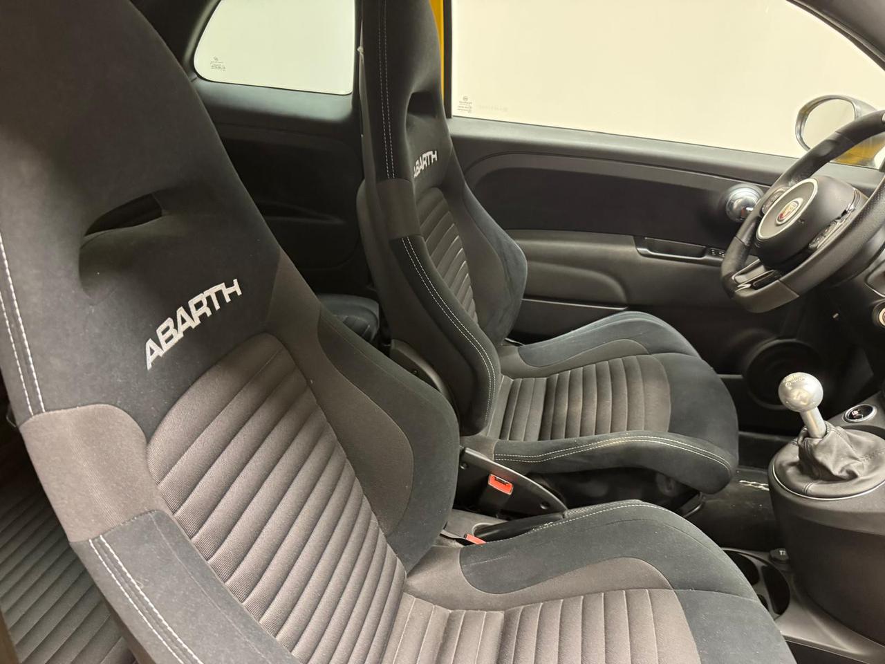 Abarth 595C 2016 - 595C 1.4 t-jet Competizione 180cv