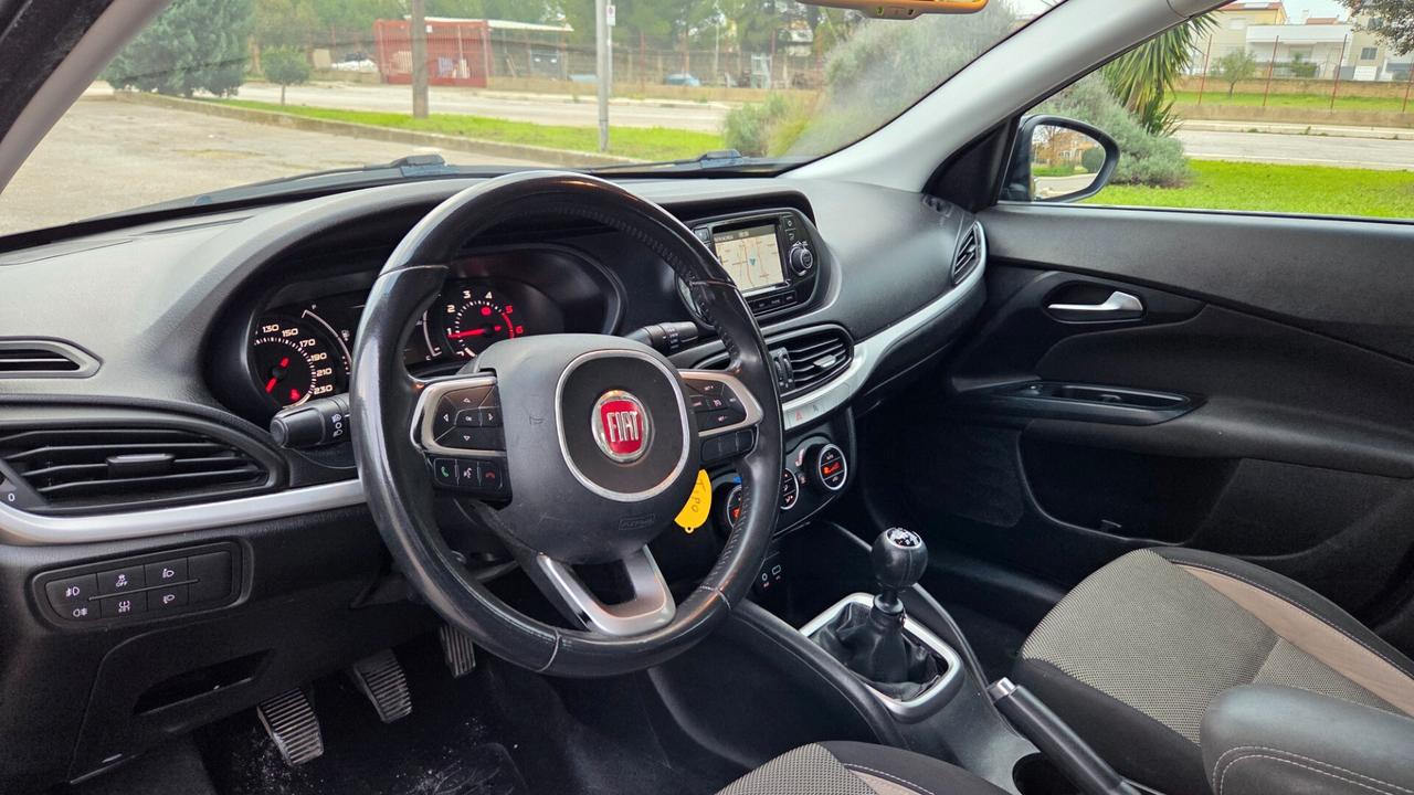 Fiat Tipo 1.6 Mjt berlina navi led