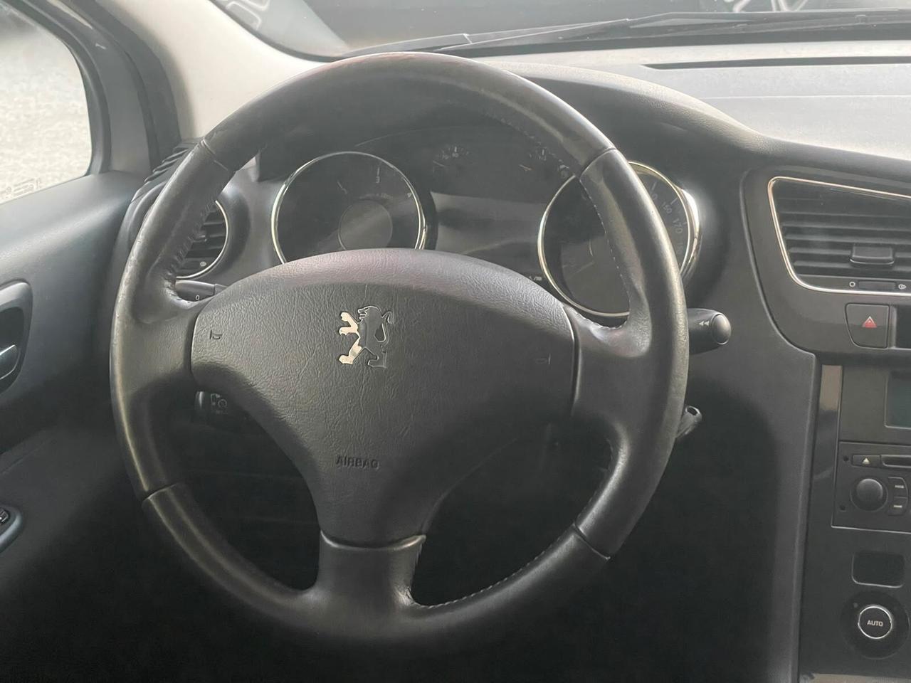 Peugeot 5008 1.6 HDi 112CV Allure