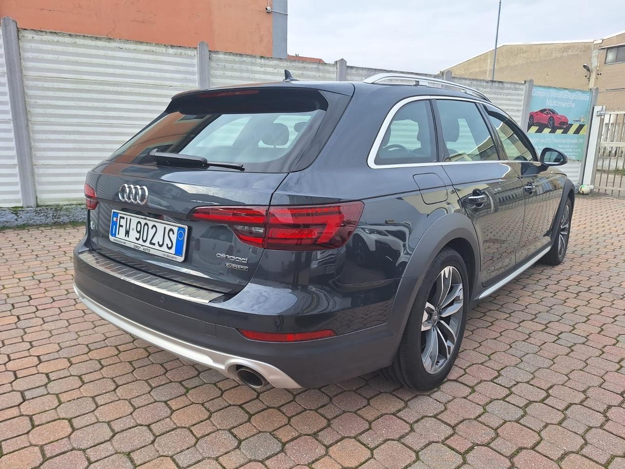 Audi A4 45 TFSI quattro S tronic Business Sport