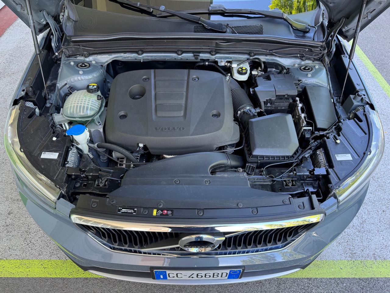 Volvo XC40 2.0 d3 Momentum AWD Auto GARANZIA24MESI