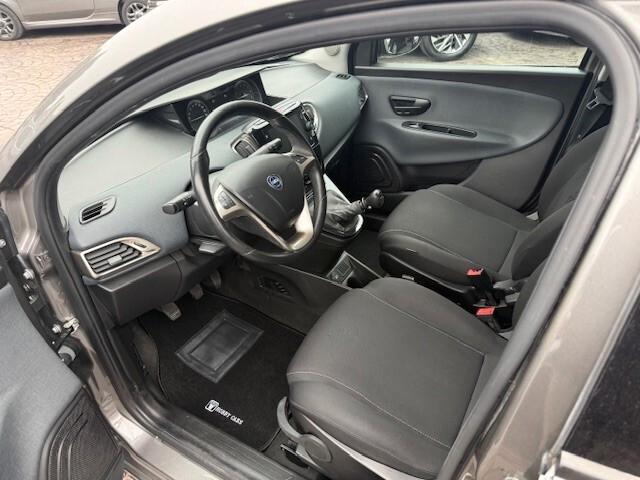 Lancia Ypsilon 1.0 FireFly 5 porte S&S Hybrid Ecochic Gold