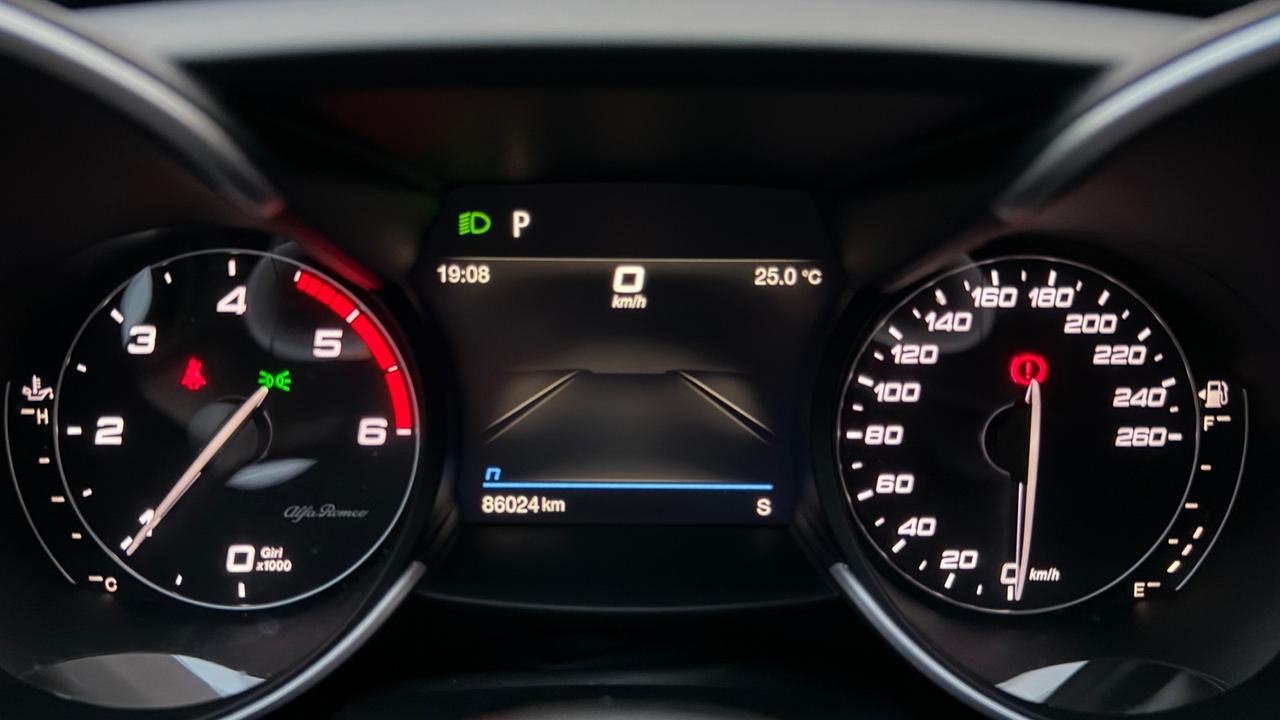 ALFA ROMEO GIULIA 2.2 TURBODIESEL EXECUTIVE AT8 190CV - FULL LED, PELLE, CAR PLAY