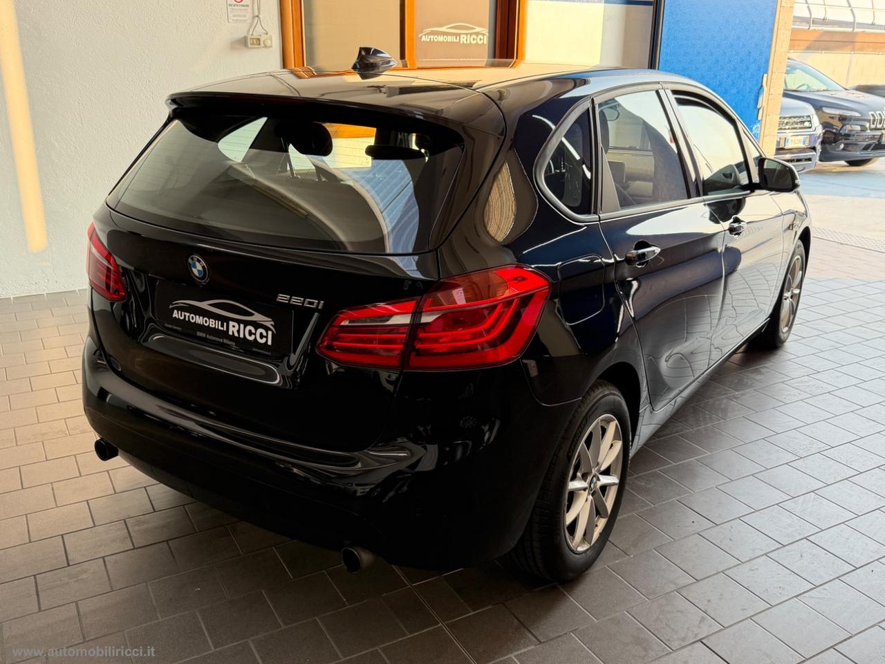 BMW 220i Active Tourer Advantage