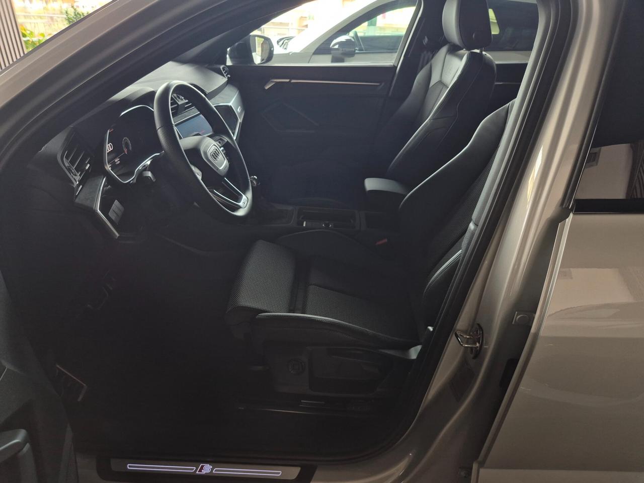 Audi Q3 SPB 35 TDI S tronic Identity Black