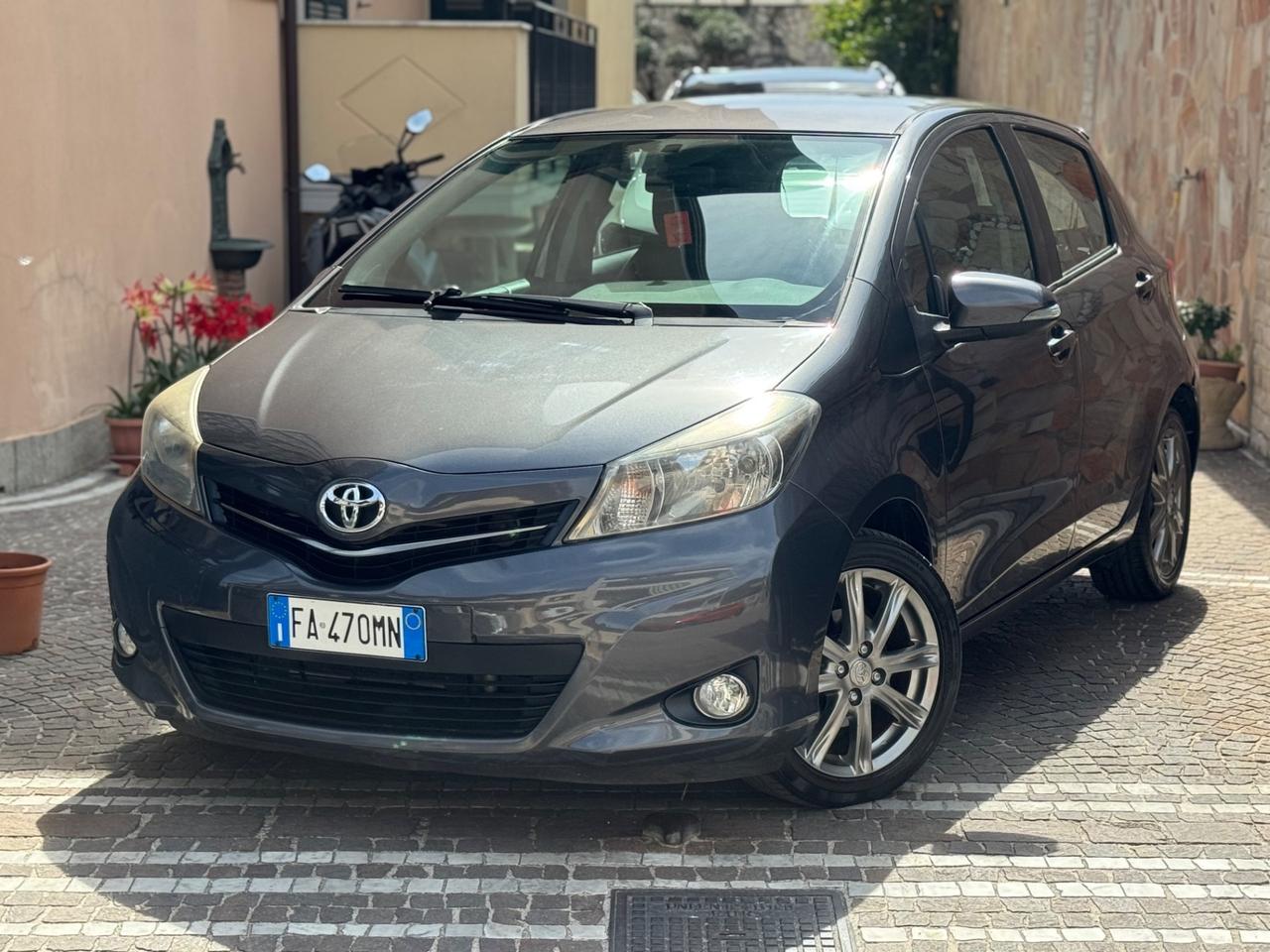 Toyota Yaris 1.4 D-4D 5 porte Lounge AUTOMATICA