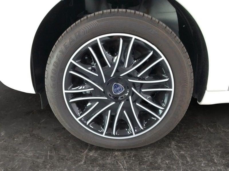 Lancia Ypsilon 1.0 firefly hybrid Gold s&s 70cv