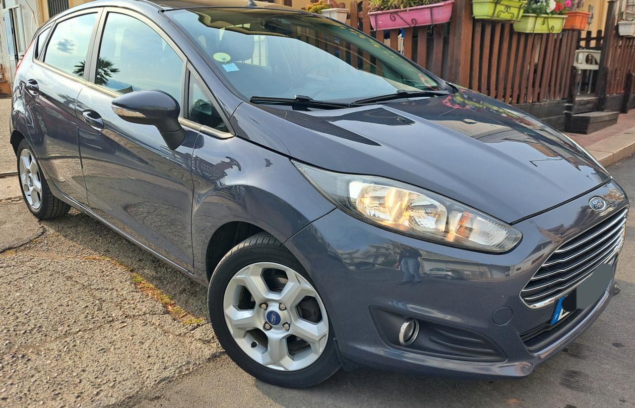 Ford Fiesta 1.5 TDCi 75CV 5 porte gancio di traino
