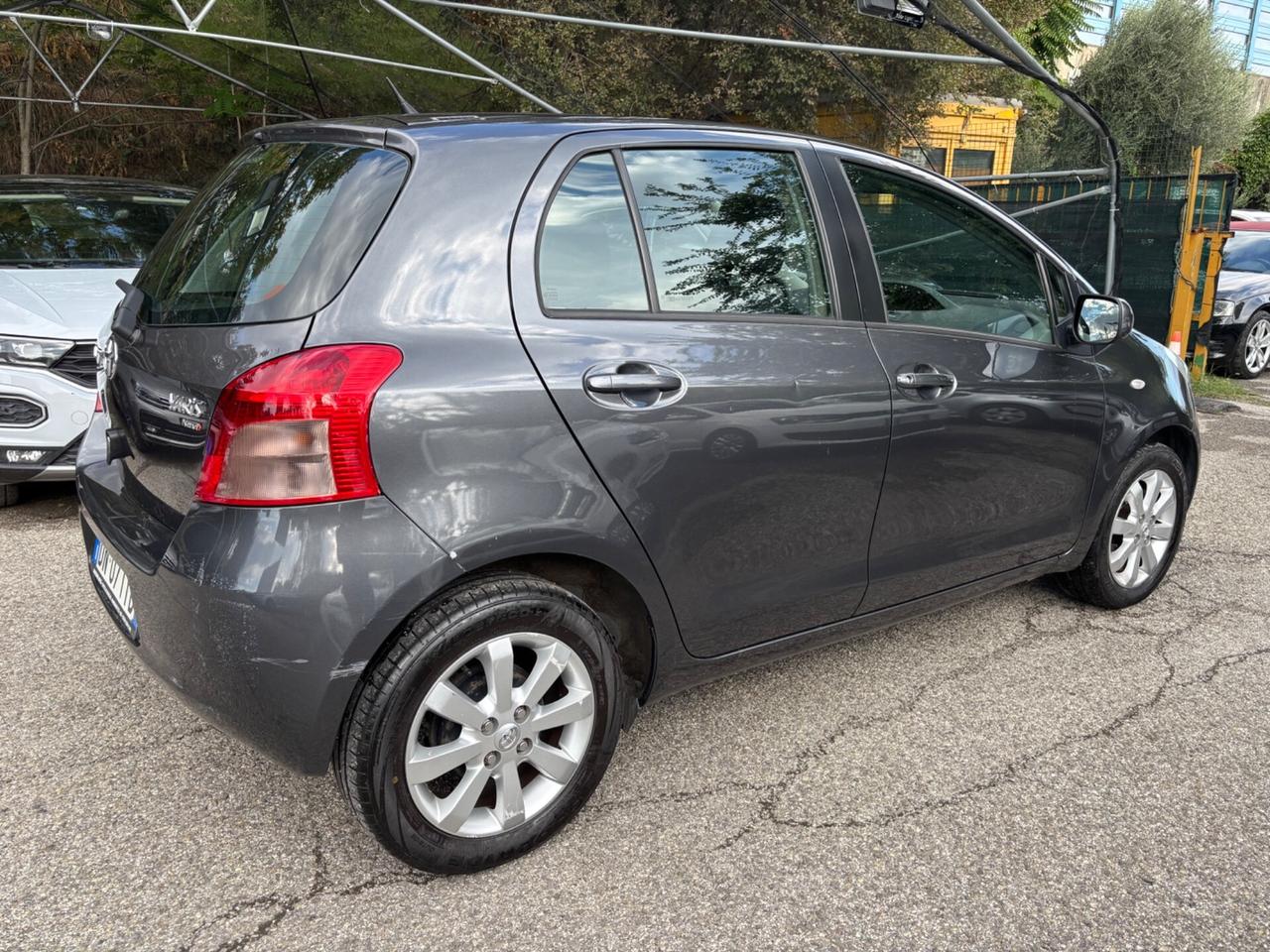 Toyota Yaris 1.3 5 porte Navi OK Neopatentati
