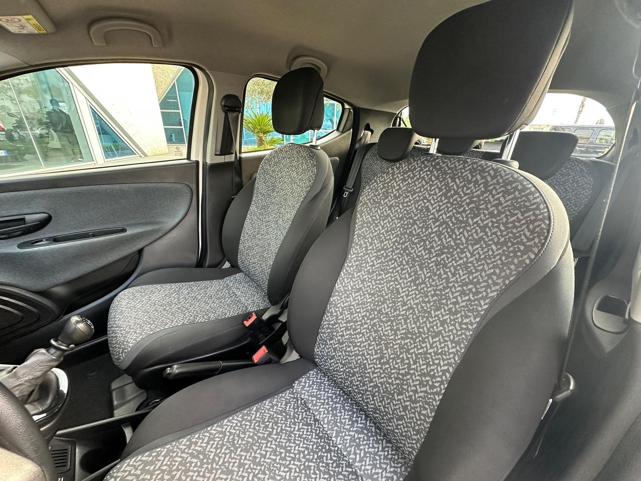 Lancia Ypsilon 1.0 hybrid possibilità noleggio no scoring