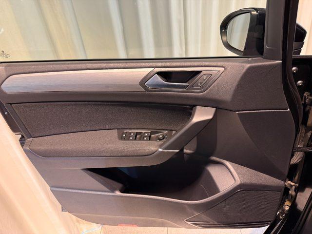 VOLKSWAGEN Touran 1.4 TSI DSG Business 7P Navi ACC DAB+