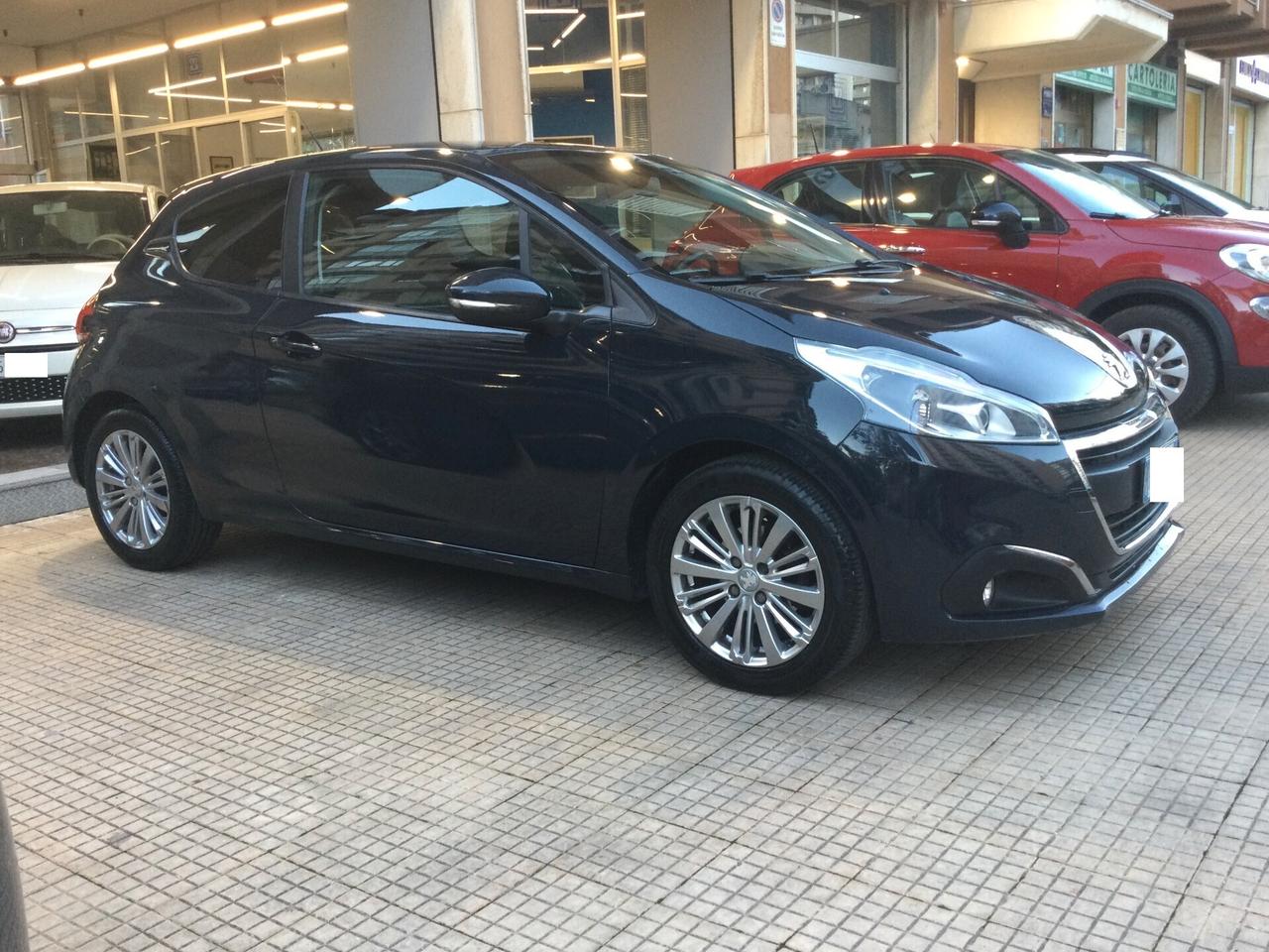 Peugeot 208 PureTech 82 3 porte Allure