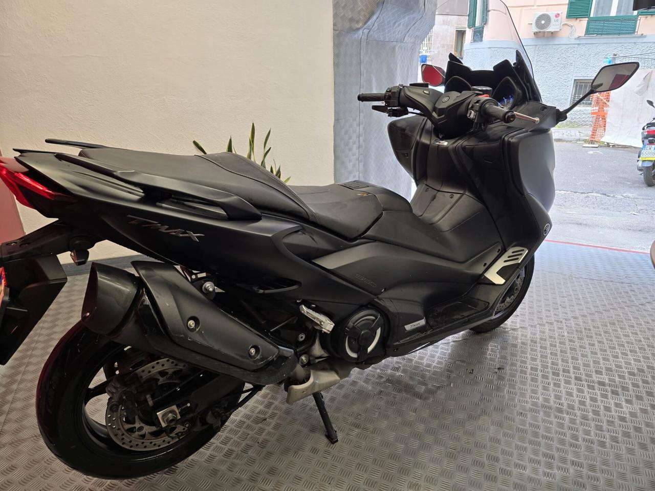 YAMAHA T MAX 560