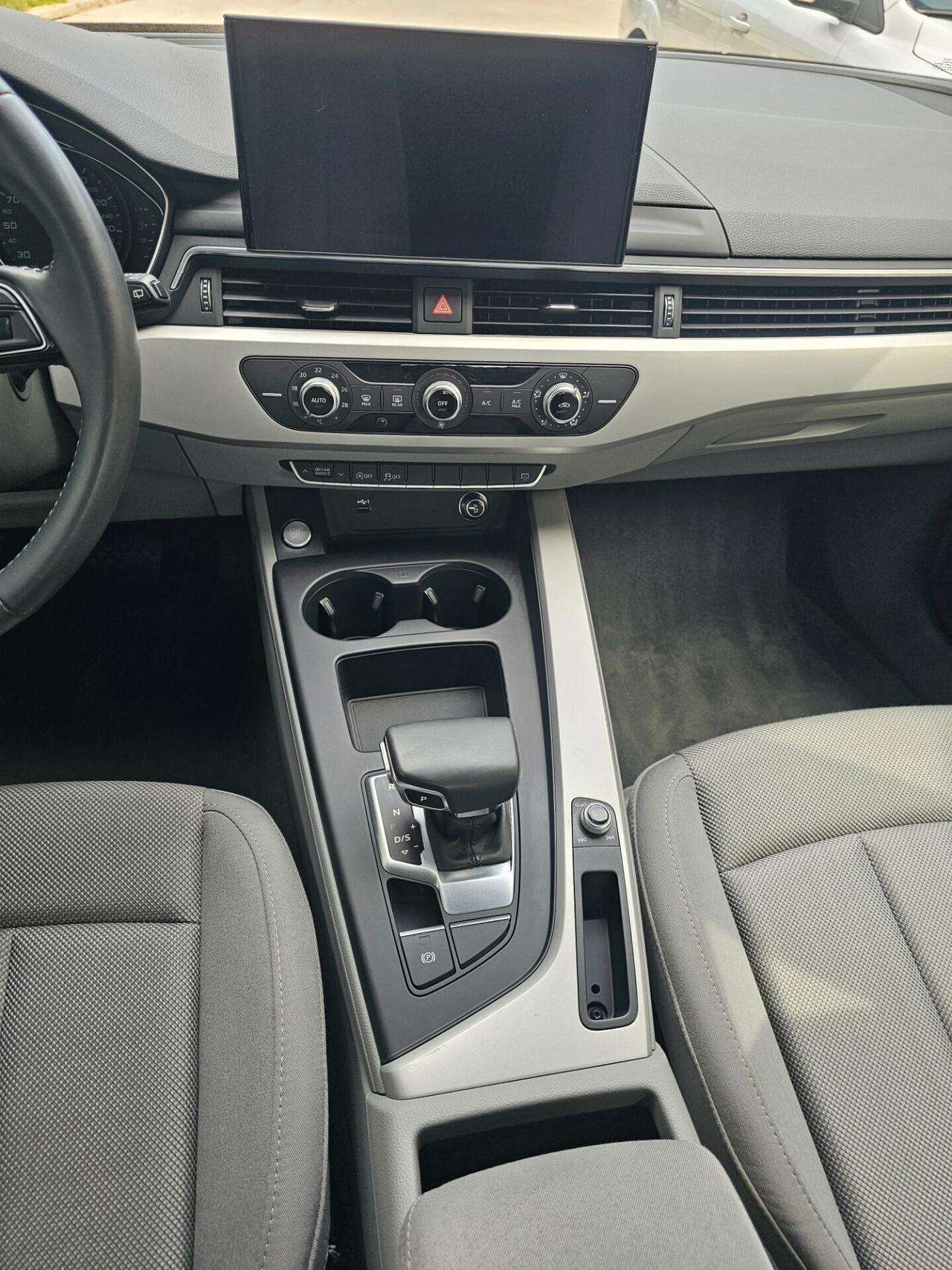 Audi A4 Avant 30 TDI/136 CV S tronic Business Advanced