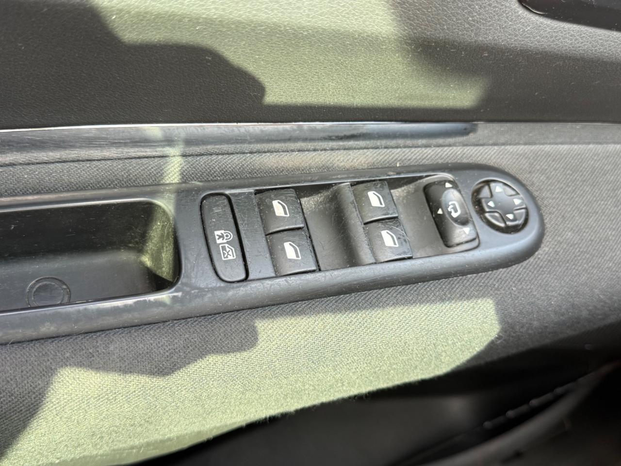 Peugeot 5008 Cielo Panorama 1.6 HDi 115CV Allure