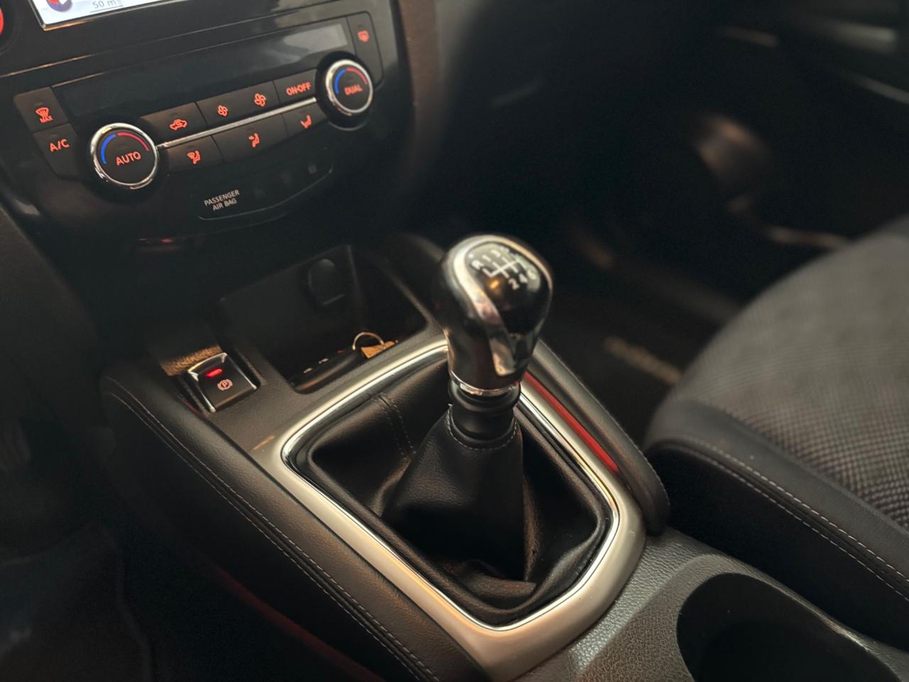 Nissan Qashqai 1.6 dCi 2WD Tekna tetto panoramico permute finanziamenti