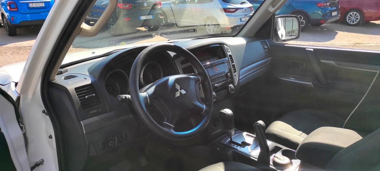 Mitsubishi Pajero 3.2 DI-D 16V aut. 3p. Invite DPF