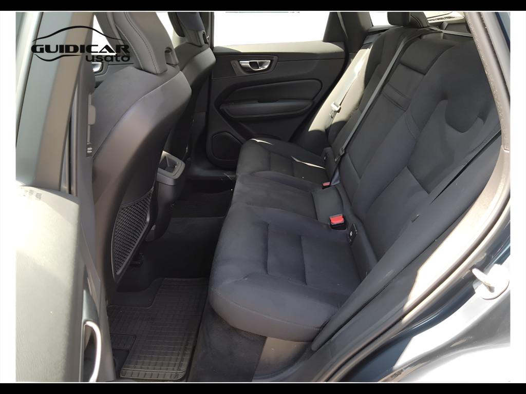VOLVO XC60 II 2022 - XC60 2.0 b4 Momentum awd auto