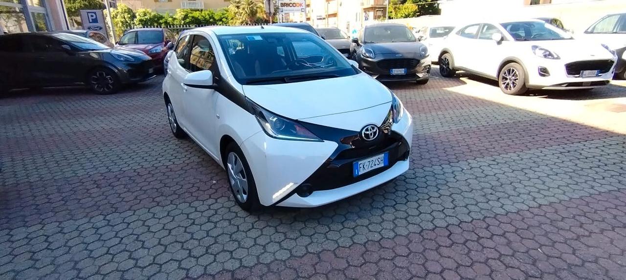 Toyota Aygo 1.0 VVT-i 69 CV 5 porte x-play TSS MMT