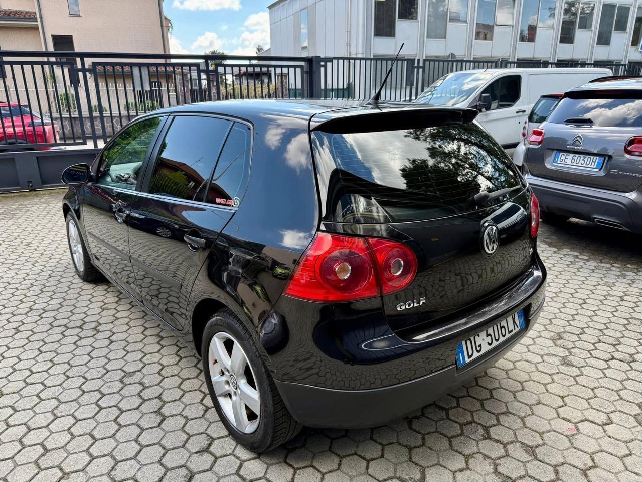 Volkswagen Golf 1.6 5p. Benzina Neopatentati
