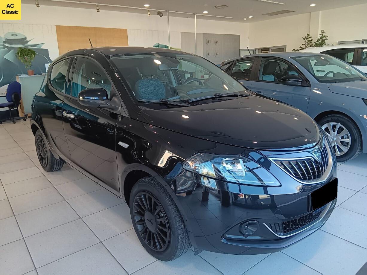 Lancia Ypsilon Hybrid Silver 1.0 (70 cv)