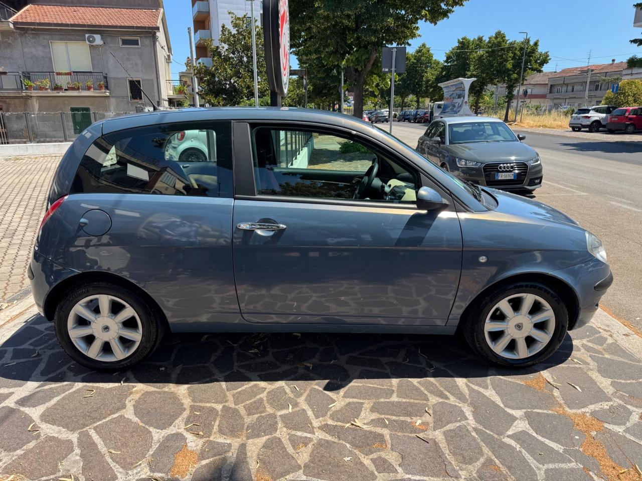 Lancia Ypsilon 1.4 16V Platino