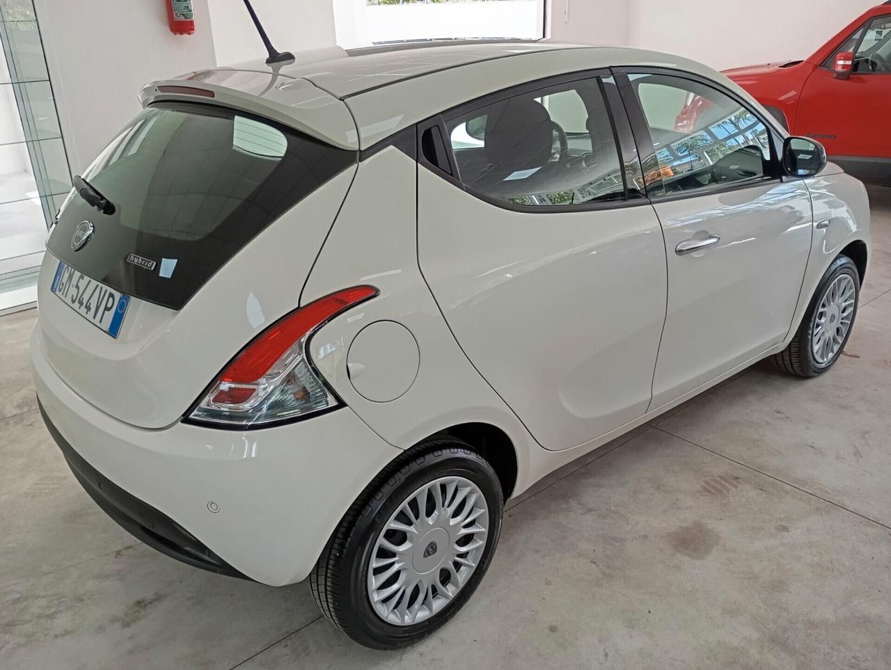 Lancia Ypsilon 5P 1.0 FireFly Hybrid Gold