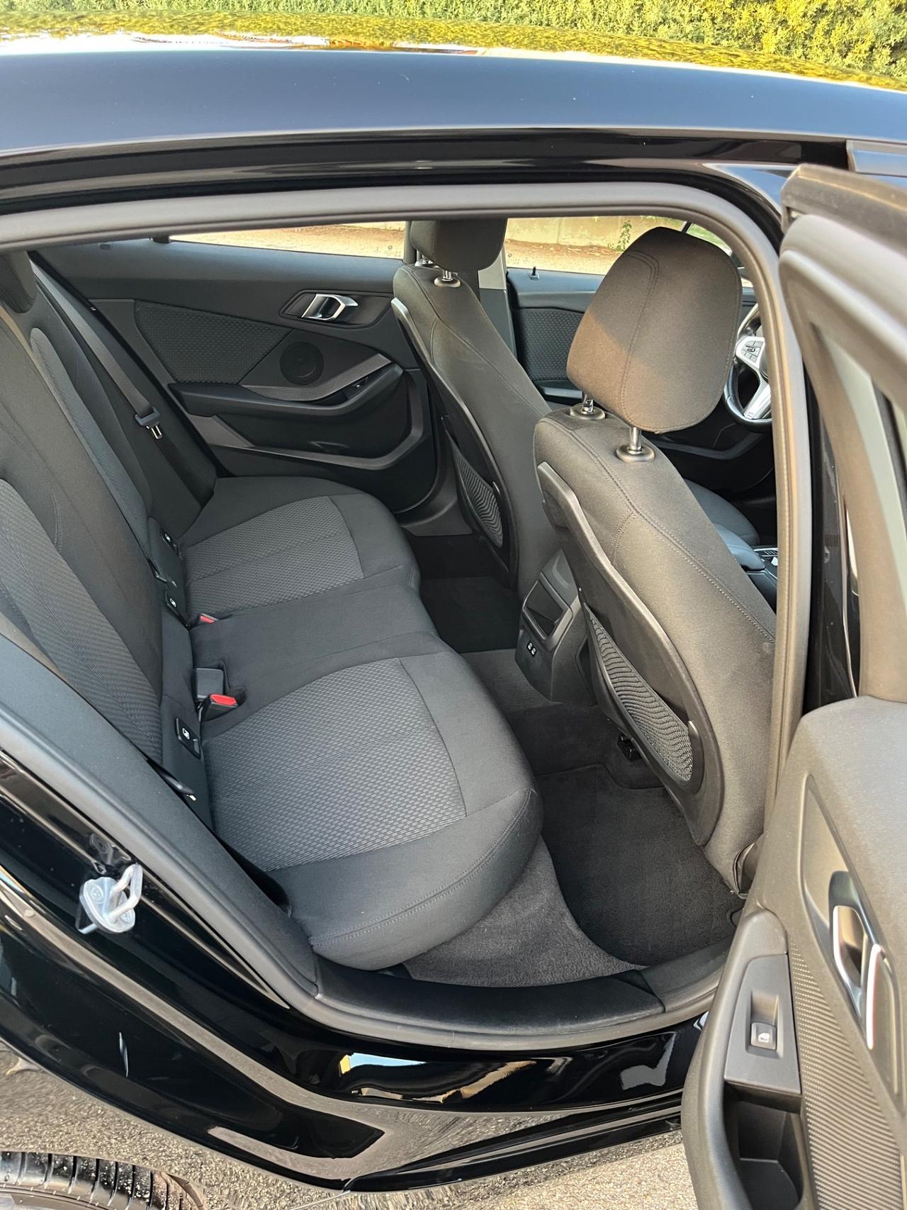Bmw 118 118d 5p. Advantage