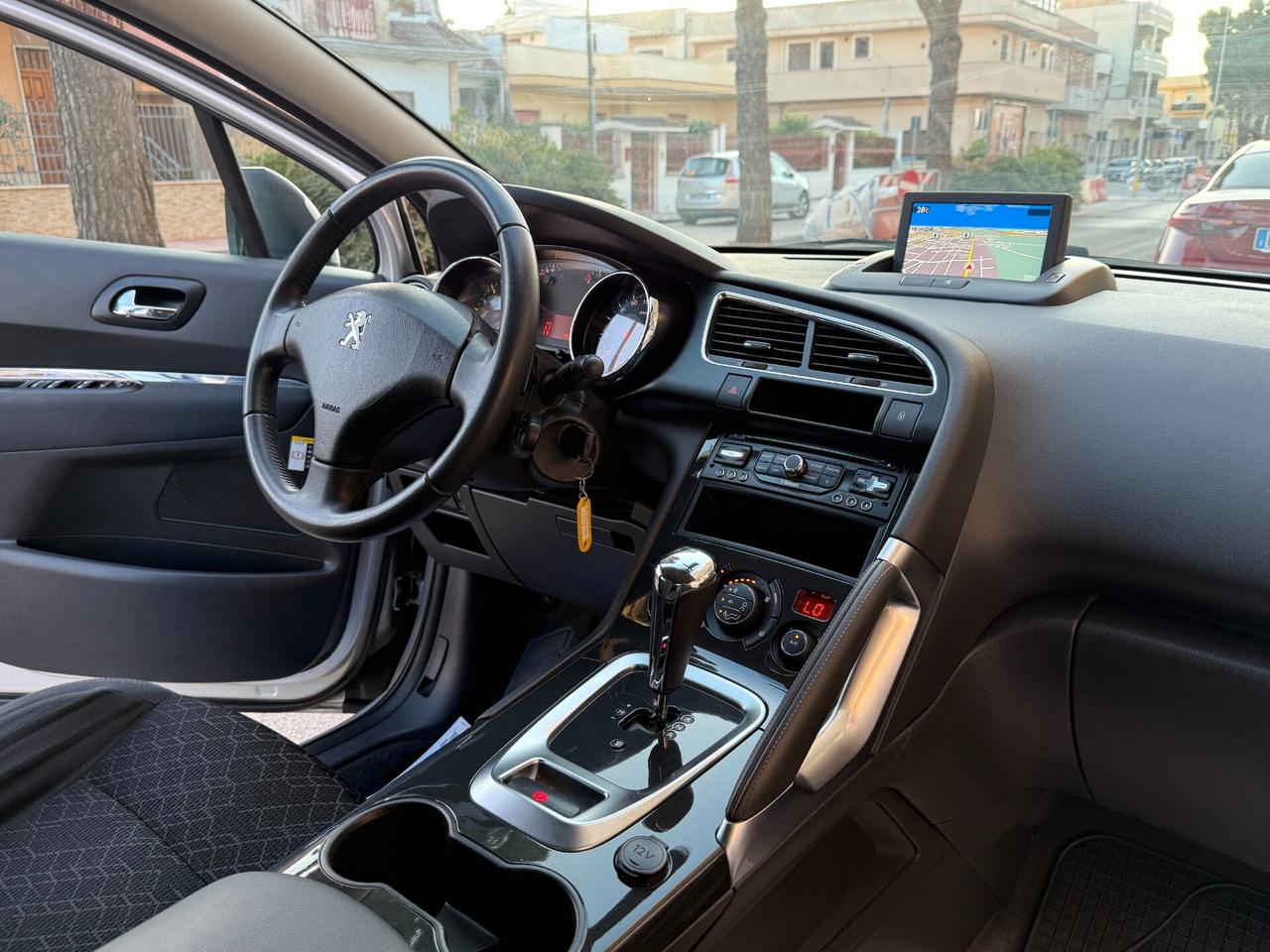 Peugeot 3008 1.6 eHDi AUTOMATIC NAVI LED - 2015