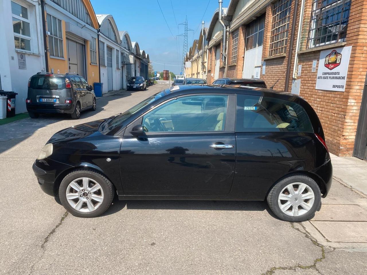 Lancia Ypsilon 1.2 Argento 80cv - OK NEOPATENTATI