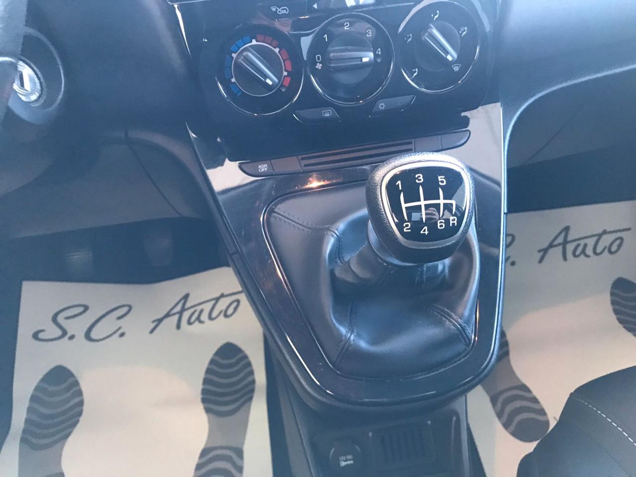 Lancia Ypsilon 1.0 FireFly 5 porte S&S Hybrid Ecochic Gold