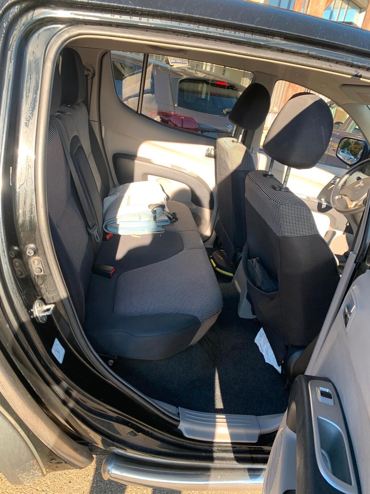 Mitsubishi L200 doppia cabina-5 posti-130000 km-gancio traino- full gls targhet-copricassone