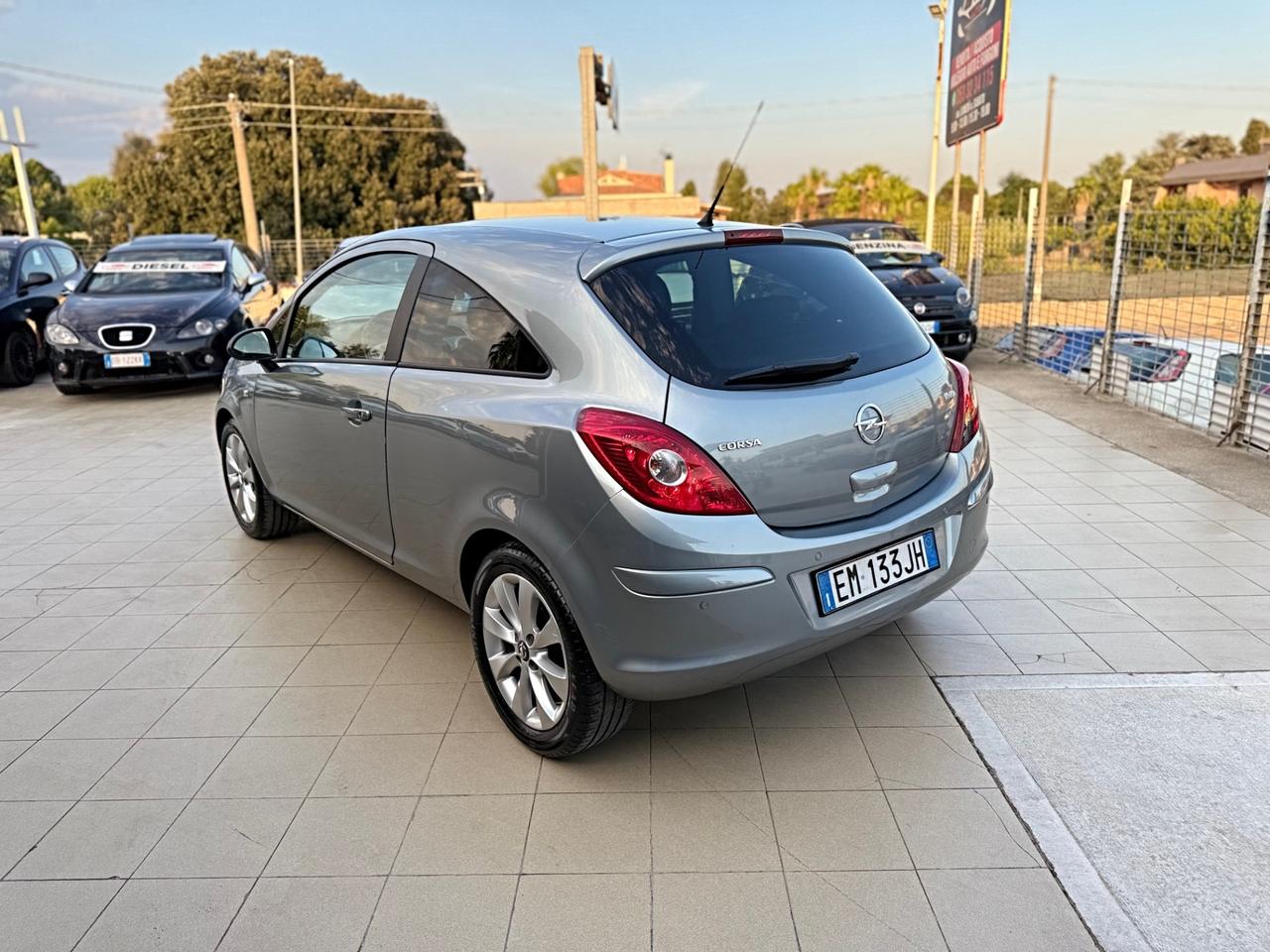Opel Corsa 1.2 85CV 5 porte GPL-TECH One Garanzia 12 Mesi