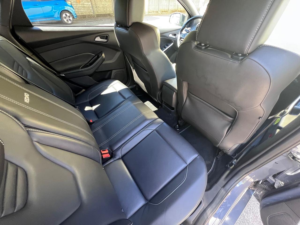 Ford Focus ST 2.0 EcoBoost 250 CV #10875