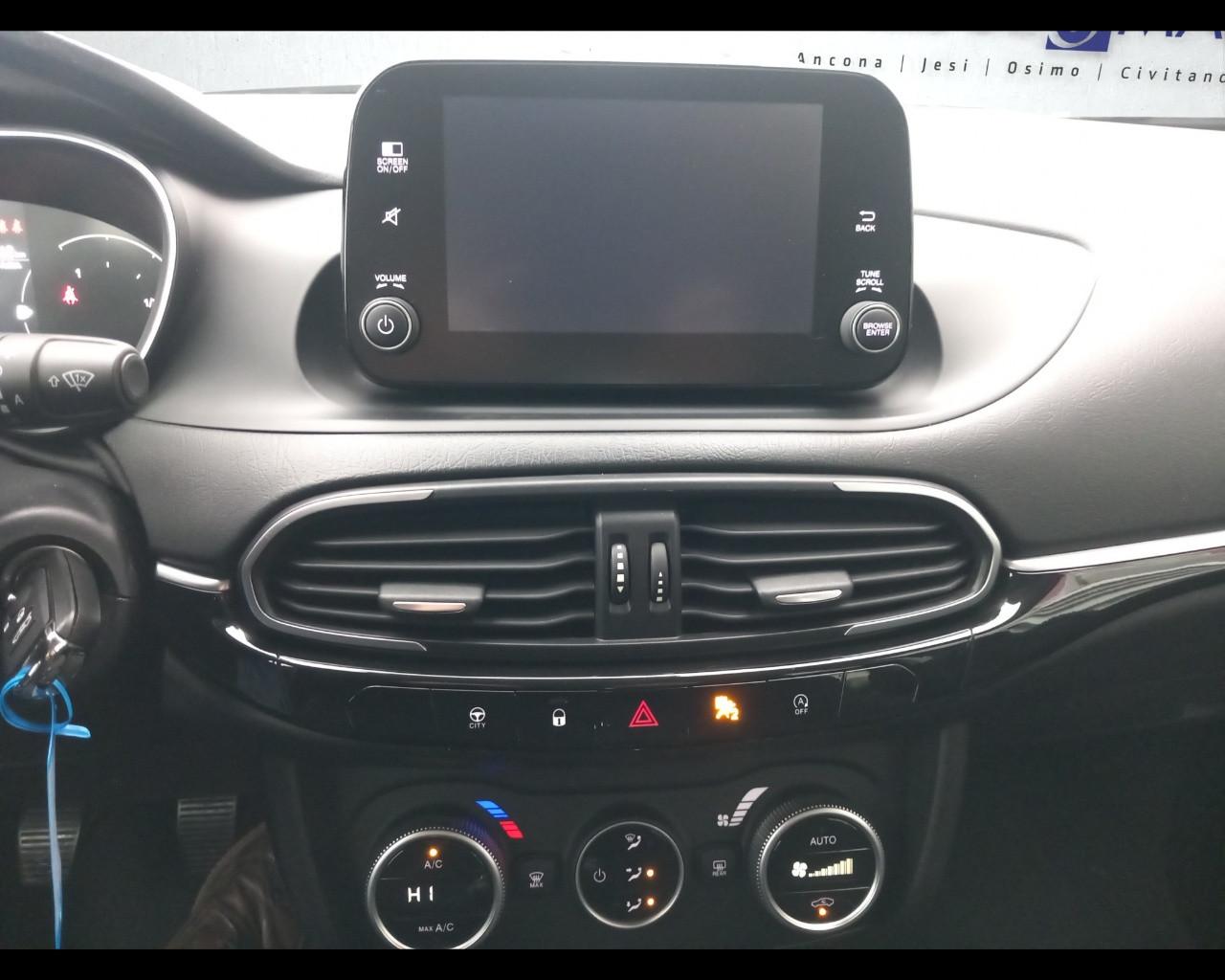 FIAT Tipo (2015-->) - Tipo 1.6 Mjt S&S SW Business