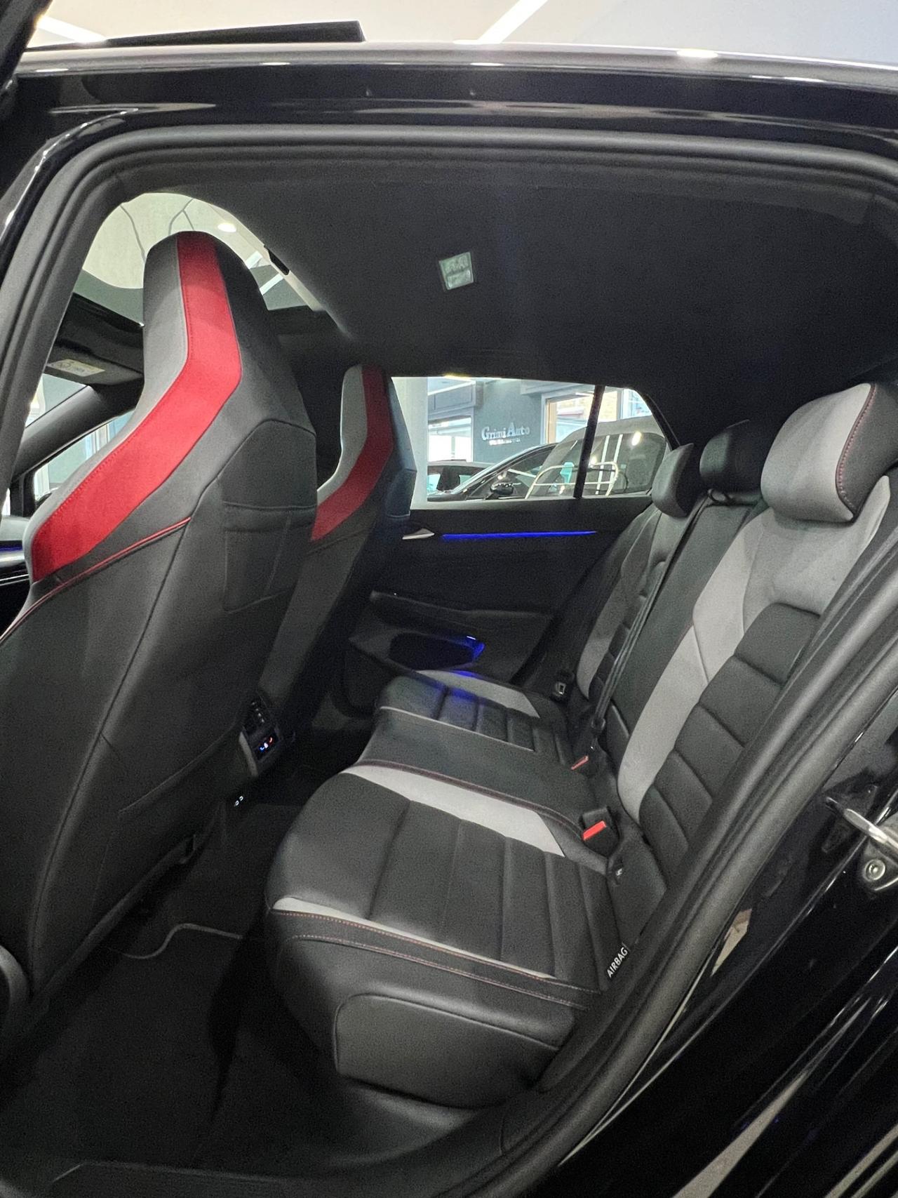 Volkswagen Golf GTI 2.0 TSI DSG