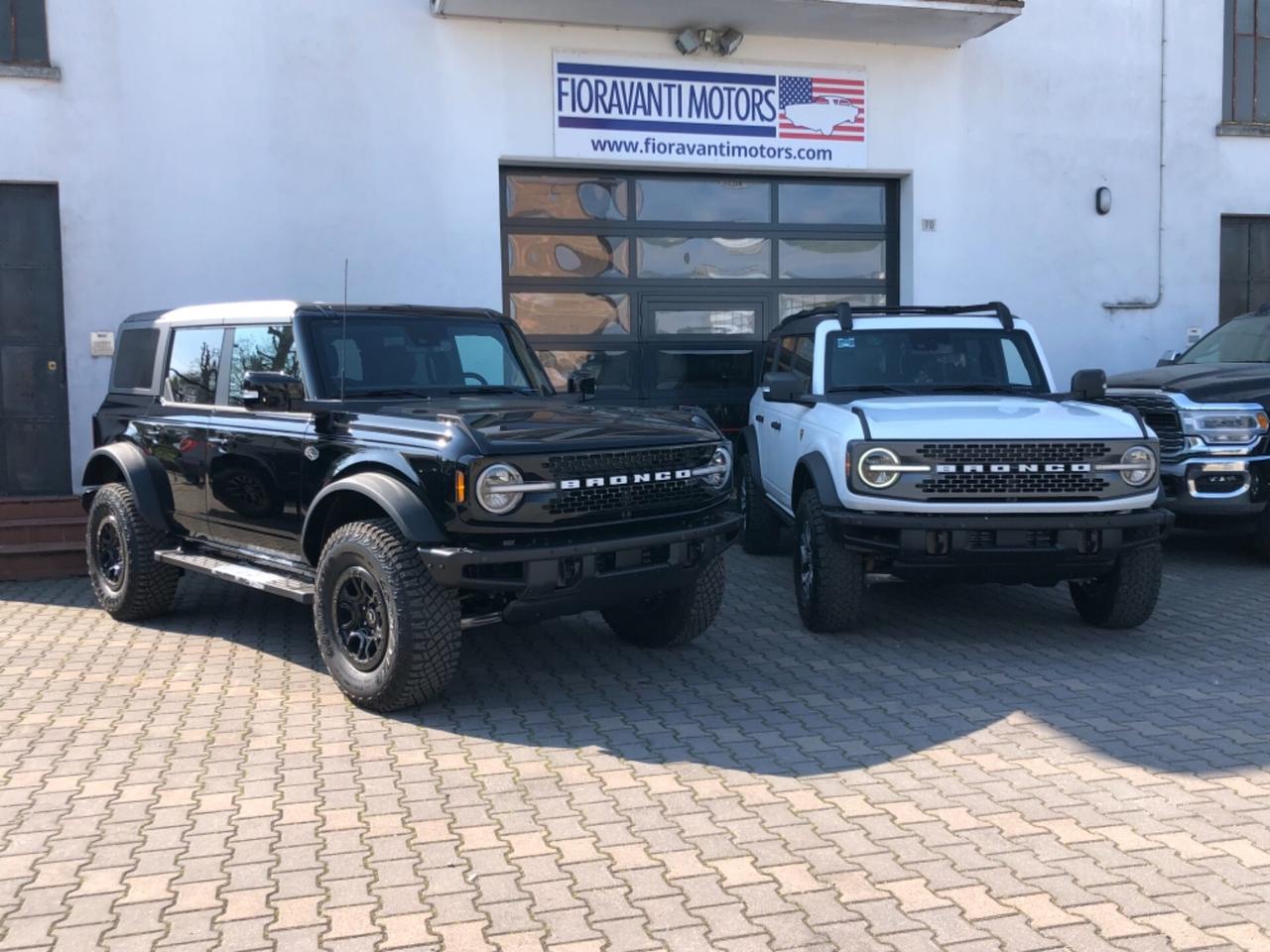 Ford Bronco 2.3L Ecoboost 4x4 BADLANDS e 2.7L WILDTRACK 4P 2025