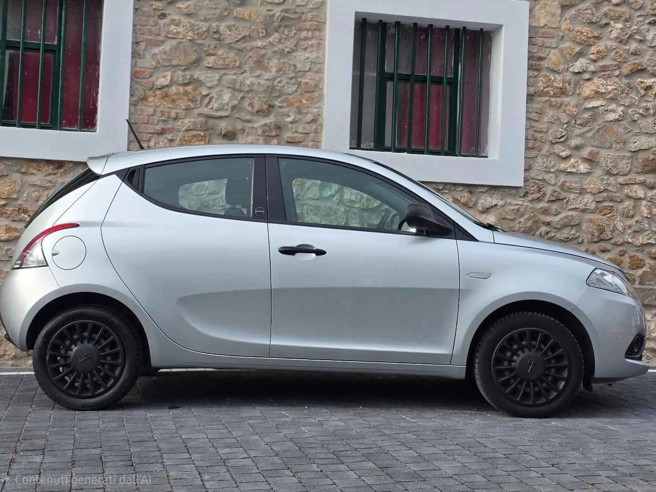 Lancia Ypsilon 1.0 FireFly 5 porte S&S Hybrid Ecochic Gold