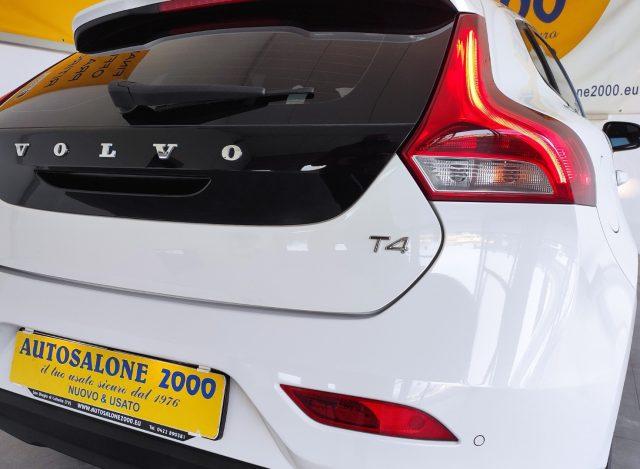 VOLVO V40 T4 Momentum