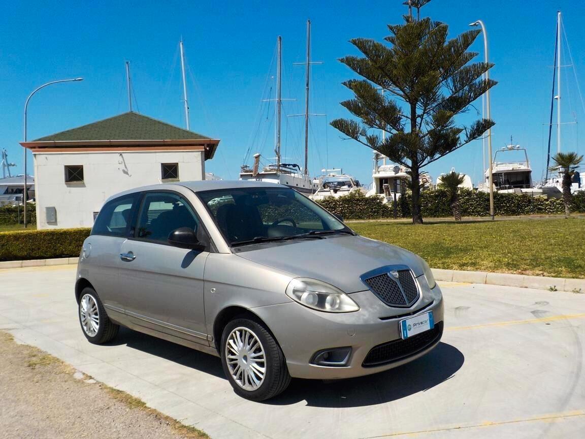 Lancia Ypsilon 1.3 MJT 90 CV Oro