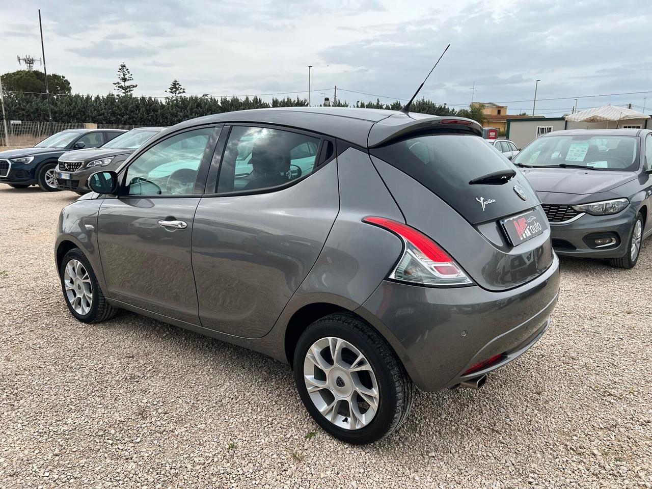 Lancia Ypsilon 1.2 69 CV 5 porte Gold my19 UNIPRO