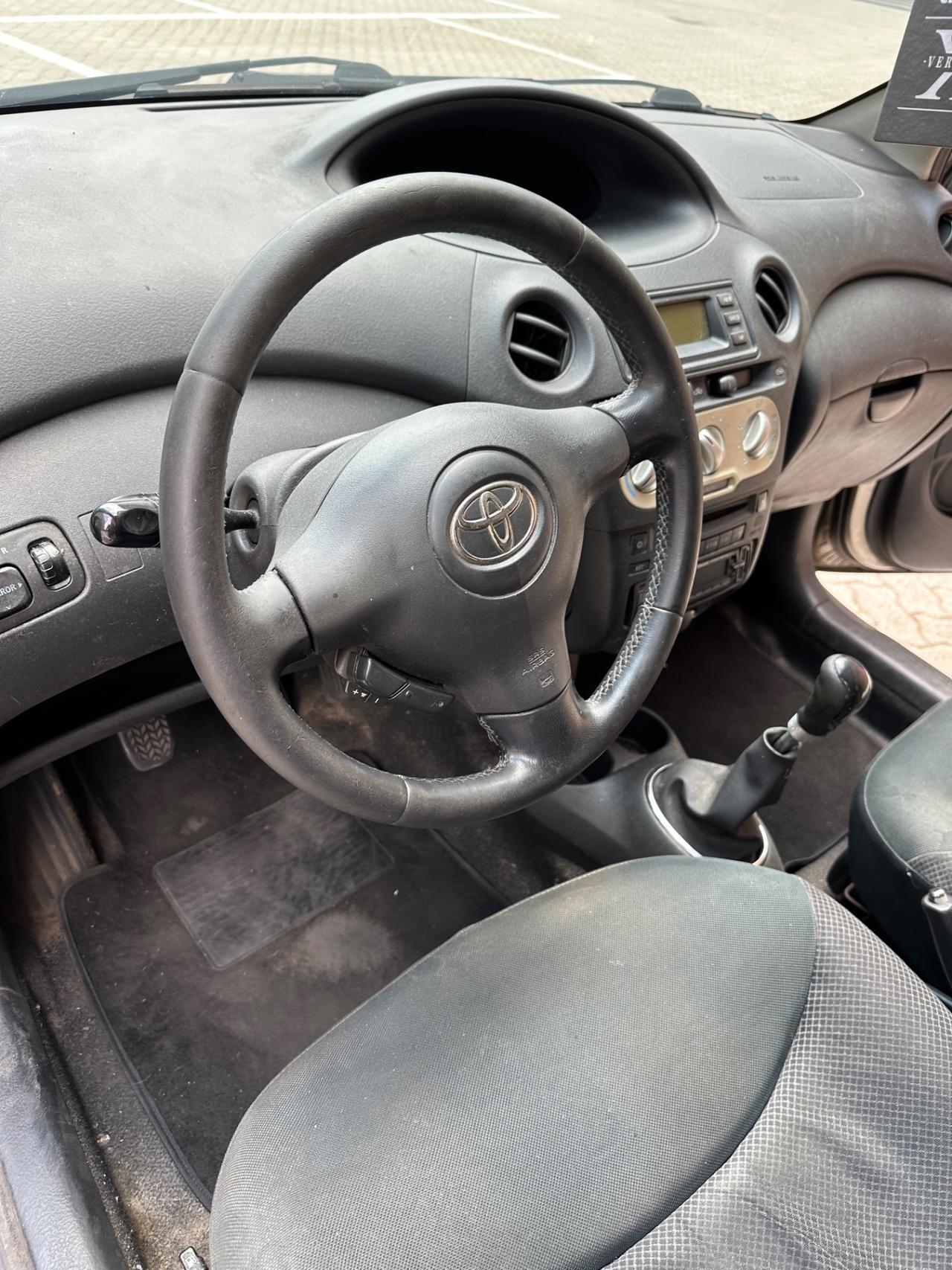 Toyota Yaris Verso 1.3i 16V cat Luna '03