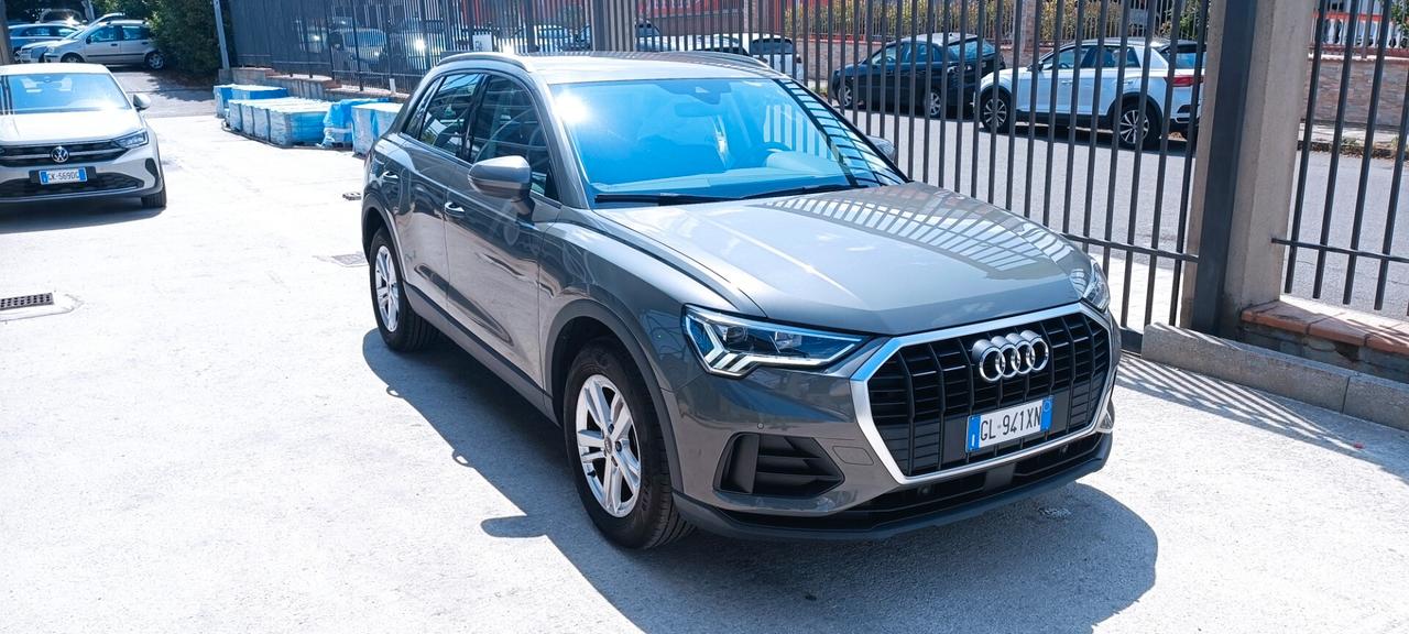 Audi Q3 35 TDI S tronic Business