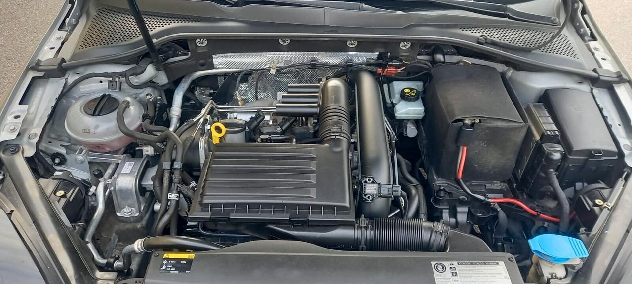 Volkswagen Golf 7 Blue Motion Tech cc. 1.4 Benzina Manuale 6 Marce 5 Porte 5 Posti Navigatore UTILIZZABILE X I NEOPATENTATI 2025...!!!!