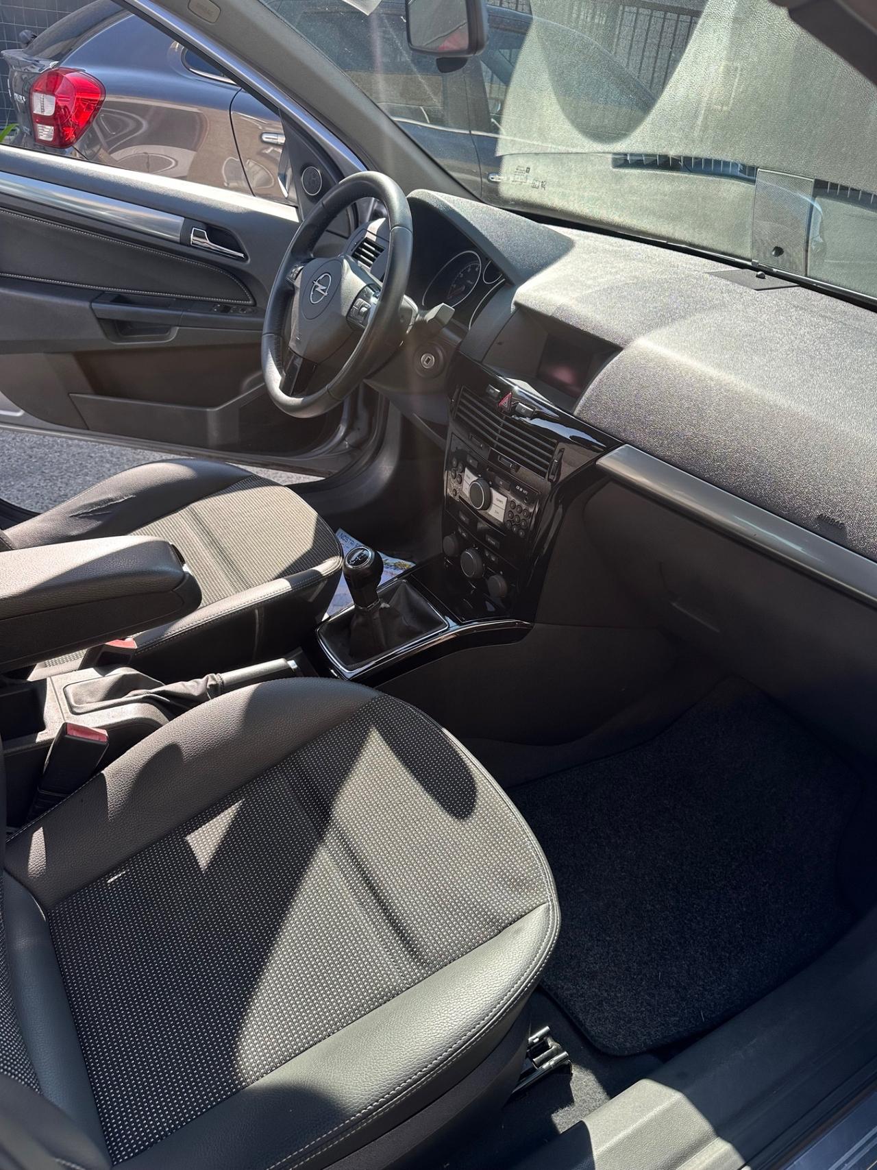 Opel Astra 1.6 16V VVT 5 porte Cosmo