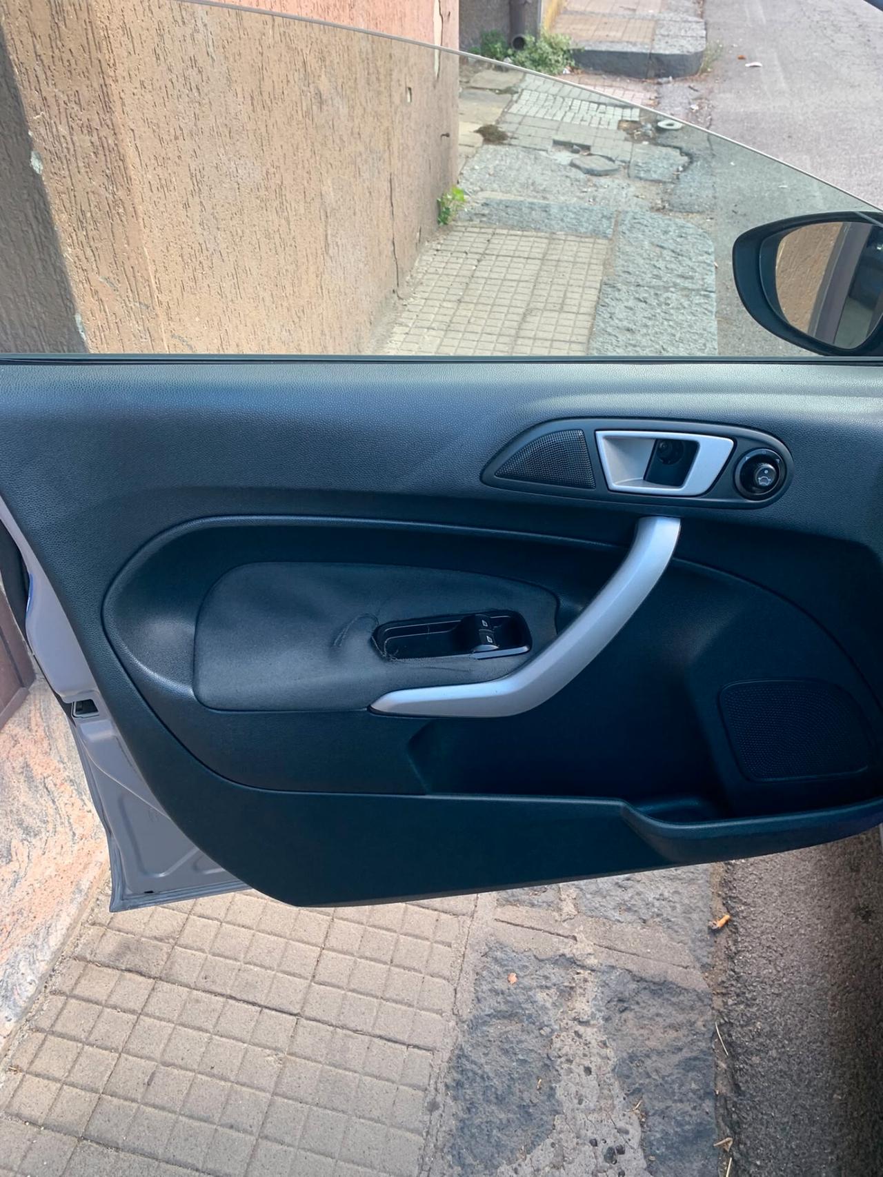 Ford Fiesta Ikon 1.4 TDCi 70CV 5p. Business