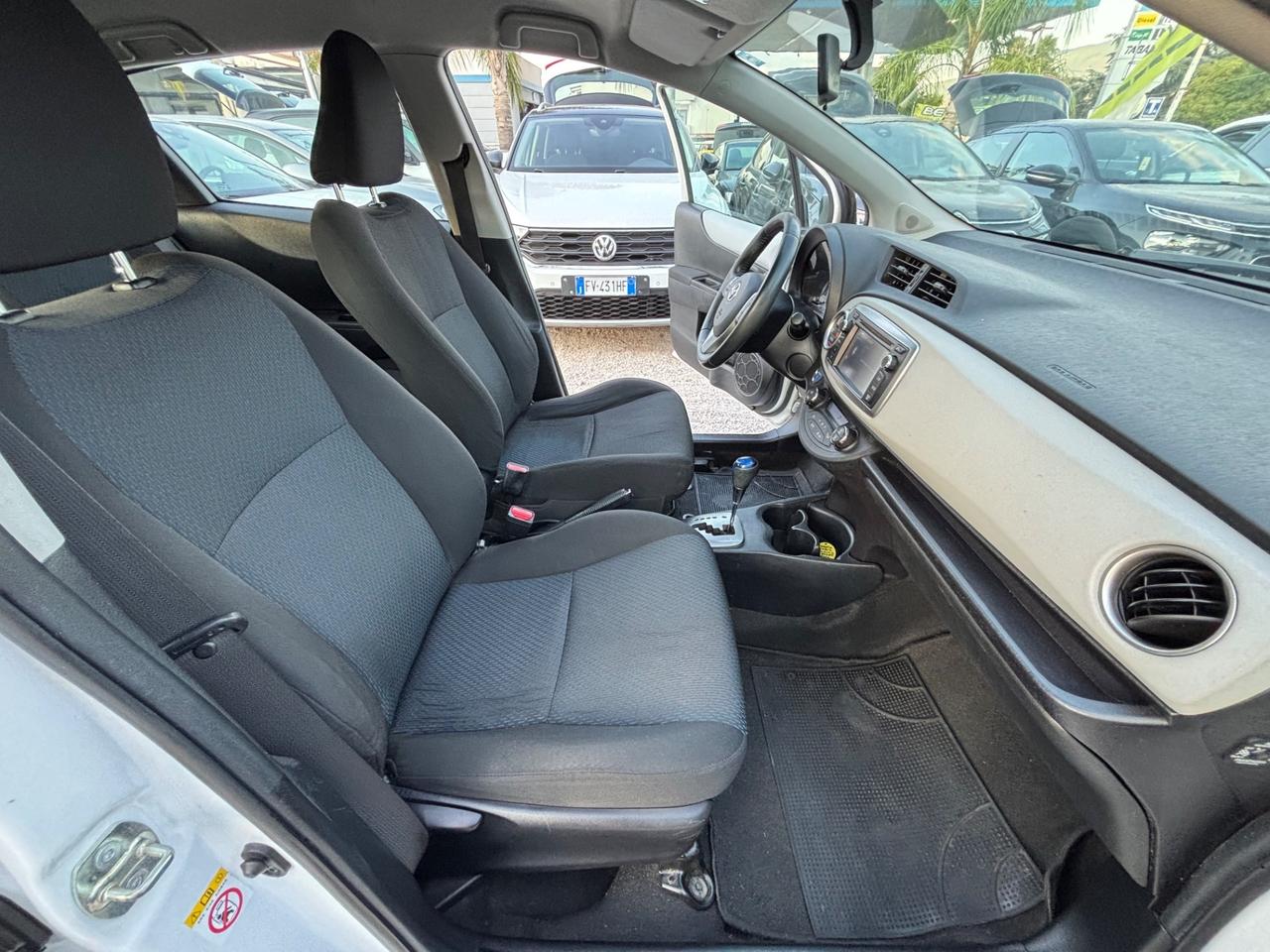 TOYOTA YARIS HYBRISD 1.5 75CV AUTOMATICA FULL OPT