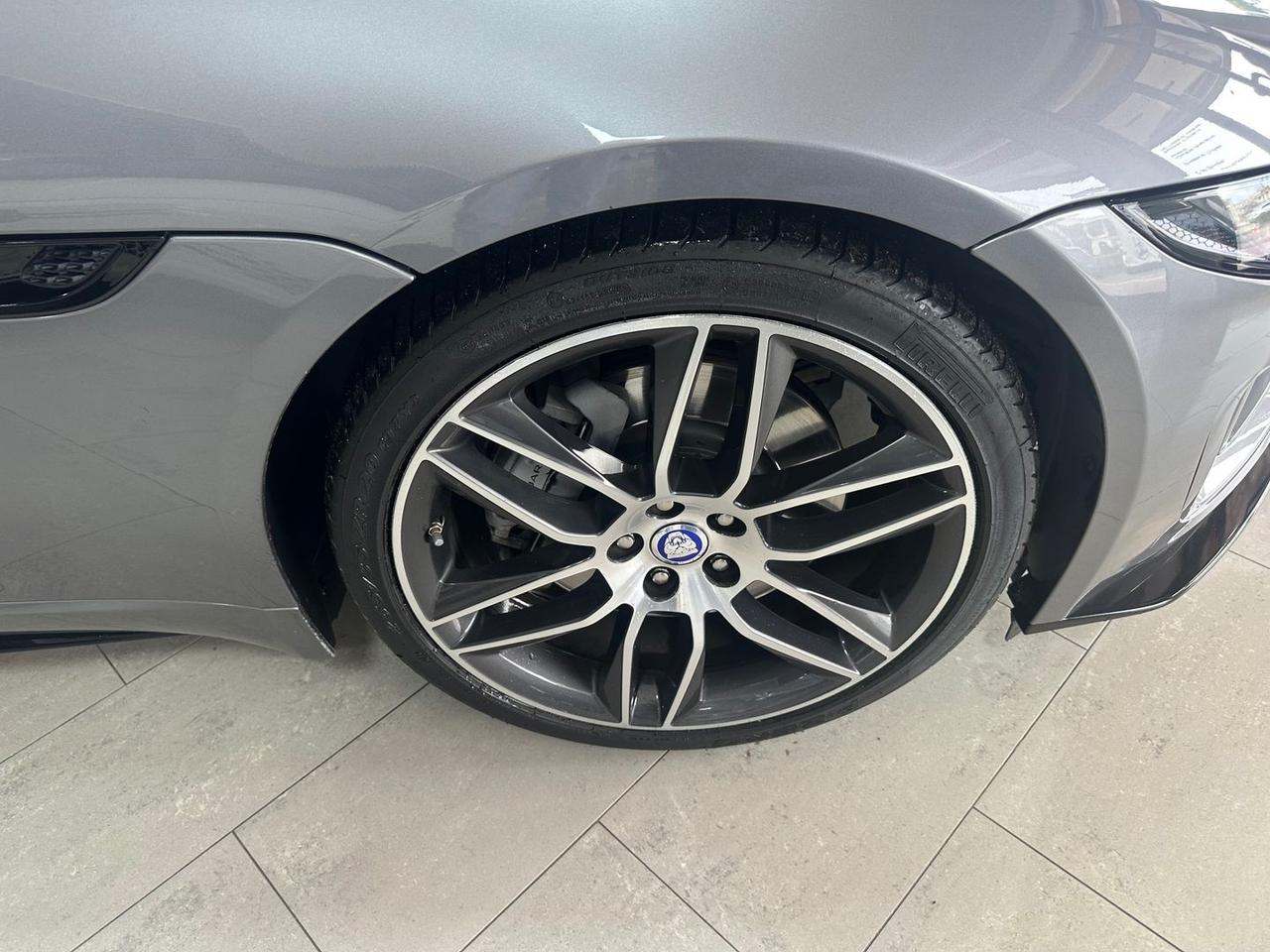 Jaguar F-Type R-Dynamic Black 2.0 P 300 Blac #8743