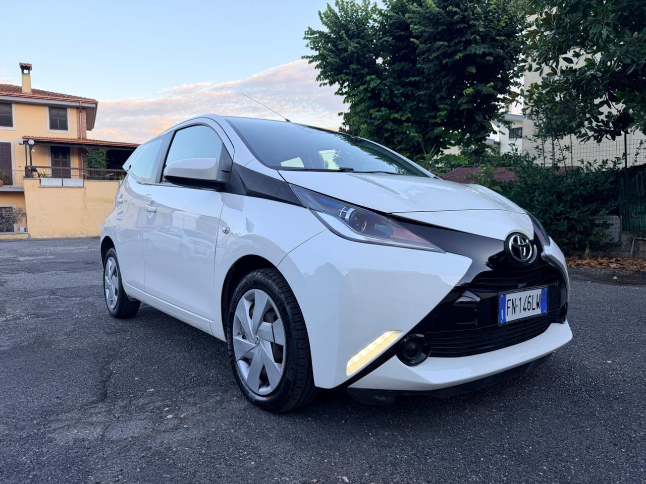 Toyota Aygo 1.0 VVT-i 69 CV 5 porte x-play TSS MMT