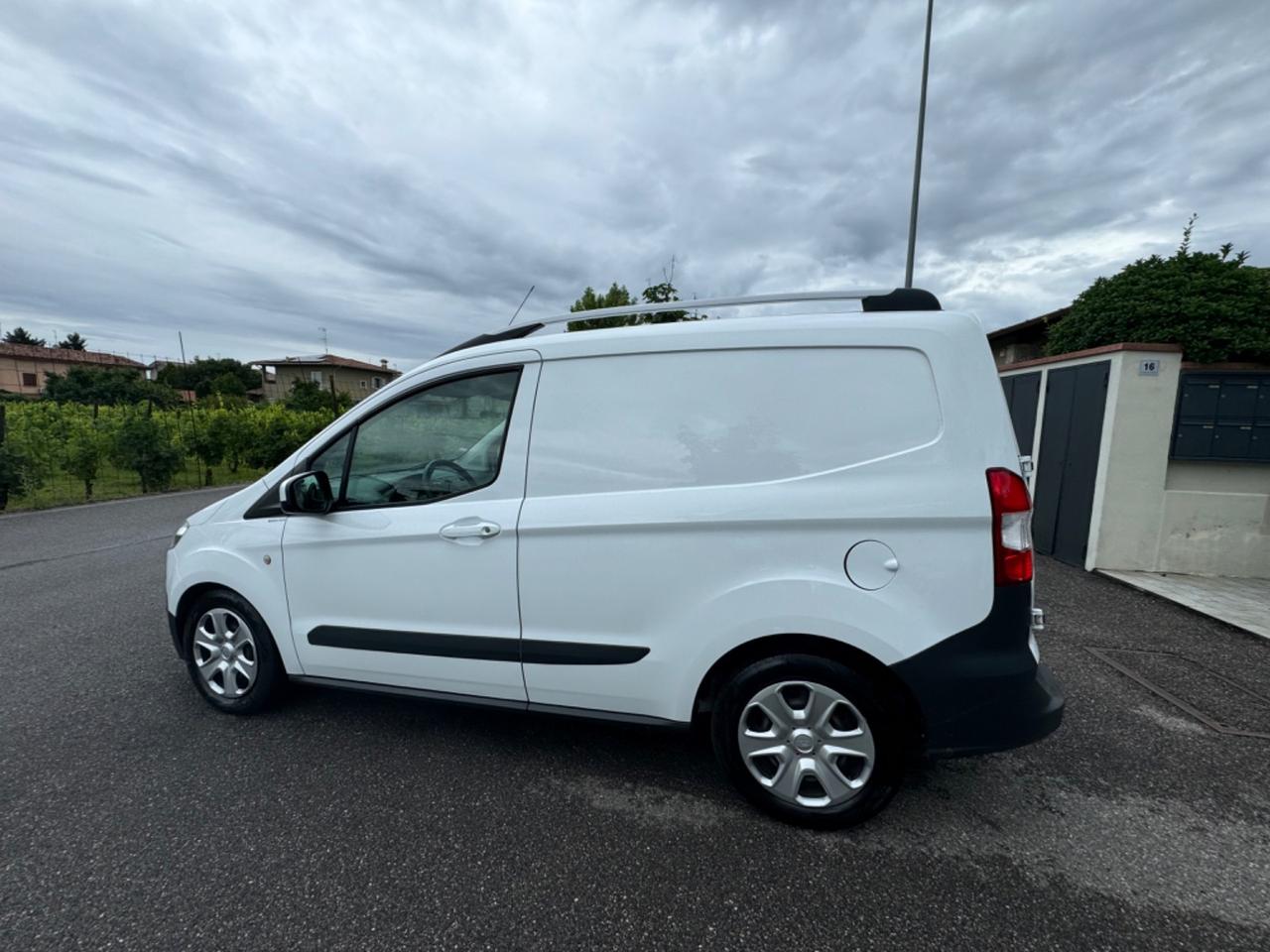 Ford Tourneo Courier Tourneo Courier 1.5 TDCI 95 CV Titanium